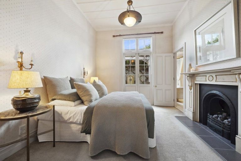 Photo of property in 56 Queen Street, Northcote Point, Auckland, 0627