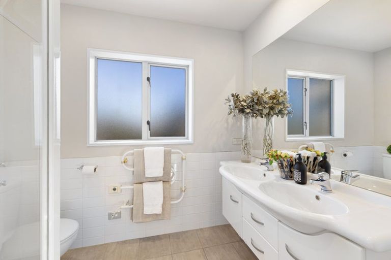 Photo of property in 165 Blighs Road, Strowan, Christchurch, 8052