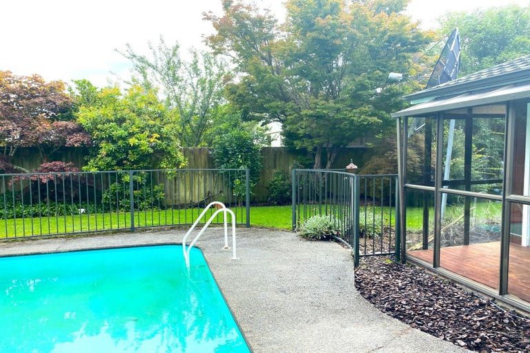 Photo of property in 14 Rutherglen Avenue, Ilam, Christchurch, 8041