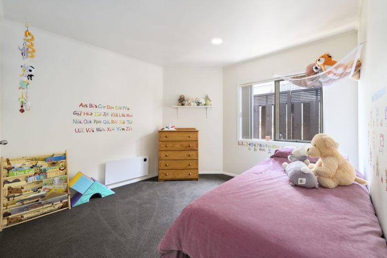 Photo of property in 25c Buscomb Avenue, Henderson, Auckland, 0610