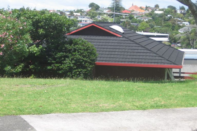 Photo of property in 50 Fowler Street, Northcote, Auckland, 0627