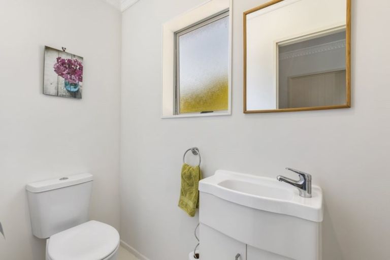 Photo of property in 20a Sutton Crescent, Papakura, 2110