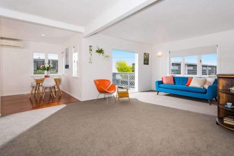 Photo of property in 1/51 Browns Bay Road, Browns Bay, Auckland, 0630