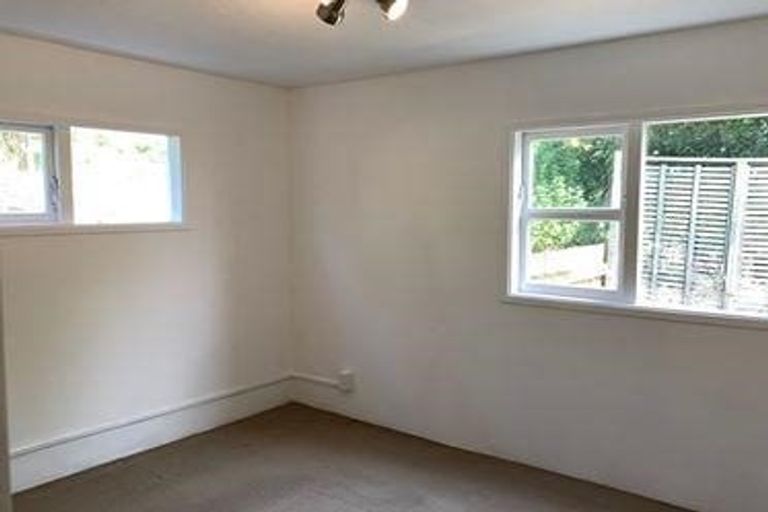 Photo of property in 2/20 Pemberton Avenue, Bayview, Auckland, 0629