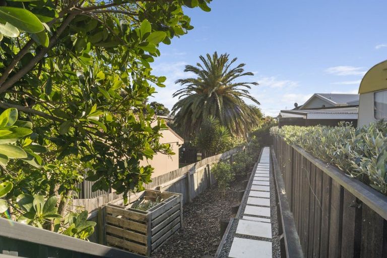 Photo of property in 39 Seagrass Place, Otaki Beach, Otaki, 5512