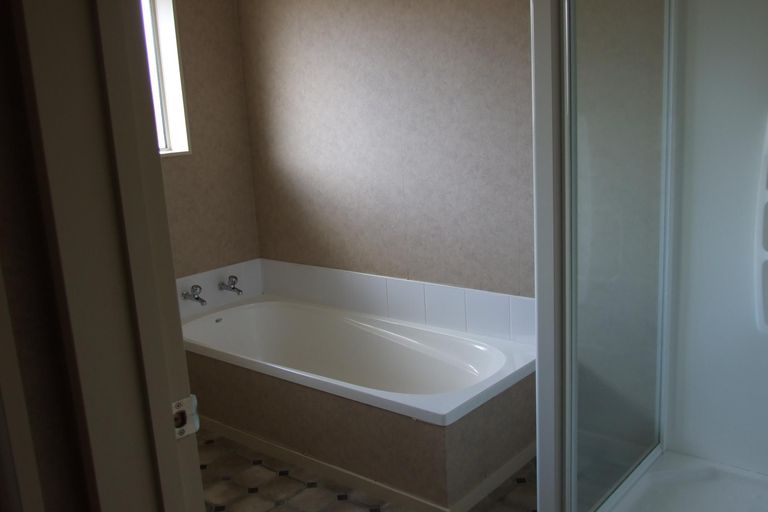 Photo of property in 5 Boston Parade, Kelvin Grove, Palmerston North, 4414