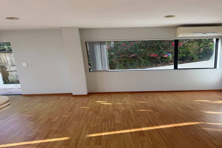 Photo of property in 2/7 Calypso Place, Rothesay Bay, Auckland, 0630