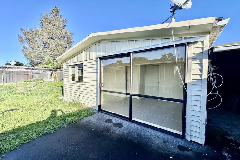 Photo of property in 13 Carbery Place, Manurewa, Auckland, 2102