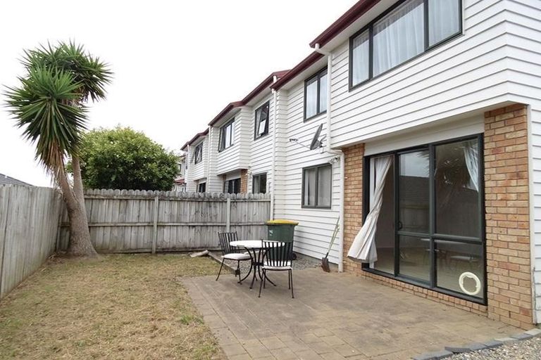 Photo of property in 27/22 Northcross Drive, Oteha, Auckland, 0632