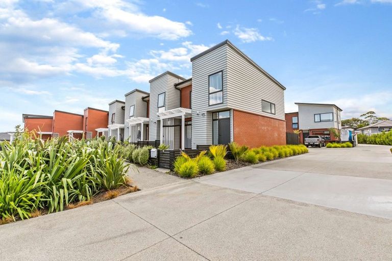 Photo of property in 2 Fermi Lane, Papakura, 2110