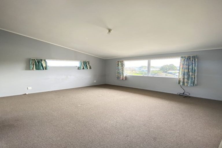Photo of property in 11 Beswick Place, Birkdale, Auckland, 0626