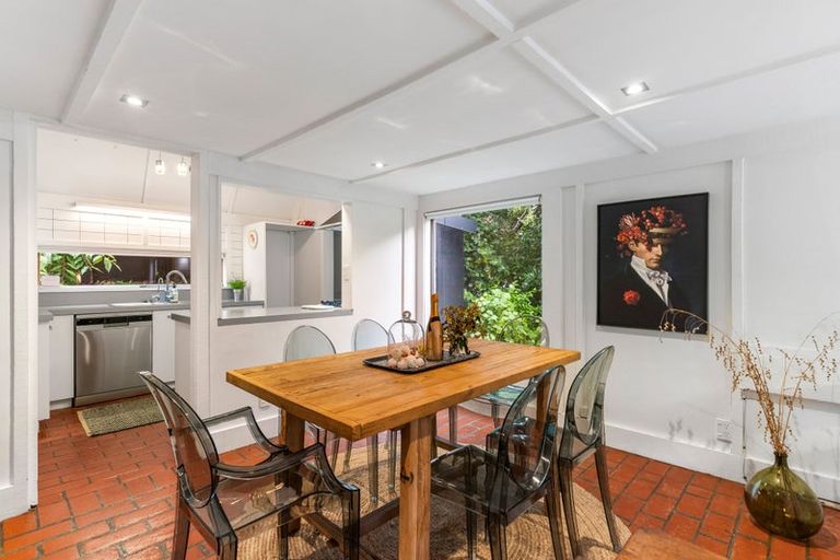 Photo of property in 64 Ranui Crescent, Khandallah, Wellington, 6035