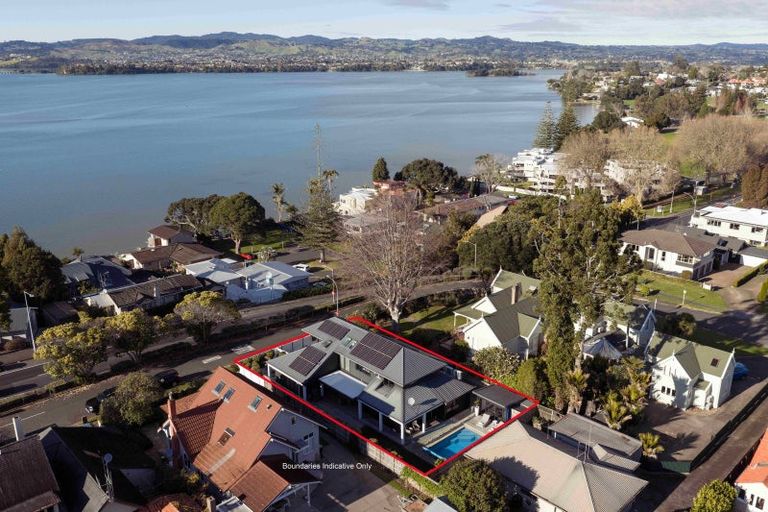 Photo of property in 253 Devonport Road, Tauranga, 3110