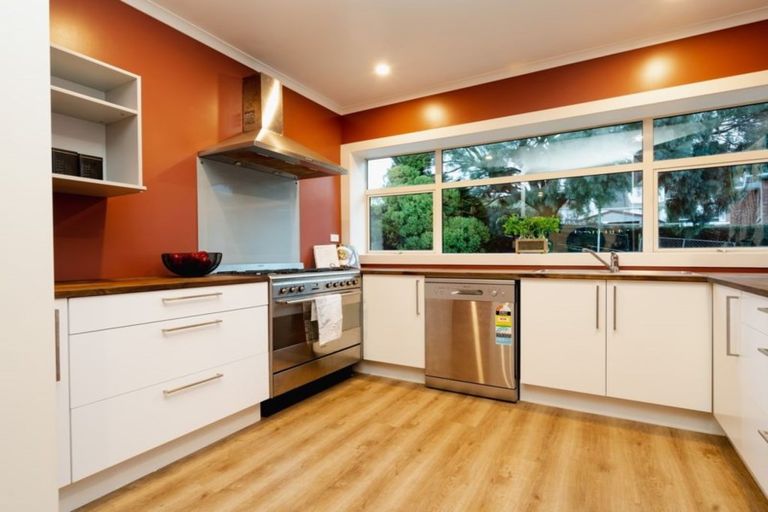 Photo of property in 2 Middleton Road, Kew, Dunedin, 9012