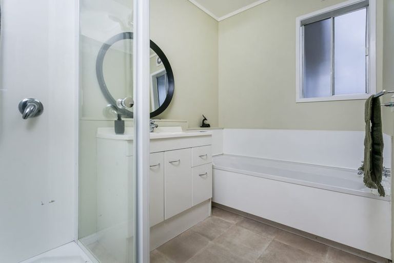 Photo of property in 2/4 Coronation Road, Glenfield, Auckland, 0627