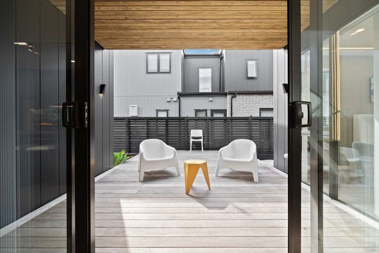 Photo of property in 8 Kumukumu Road, Long Bay, Auckland, 0630