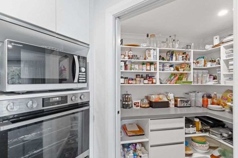 Photo of property in 69 Johnstone Drive, Fitzherbert, Palmerston North, 4410