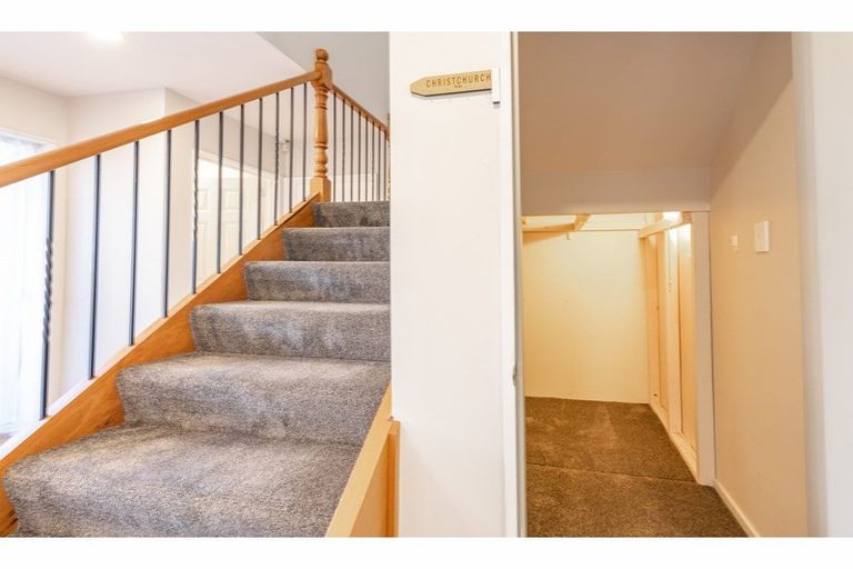 Photo of property in 2 Hatfield Place, Avonhead, Christchurch, 8042