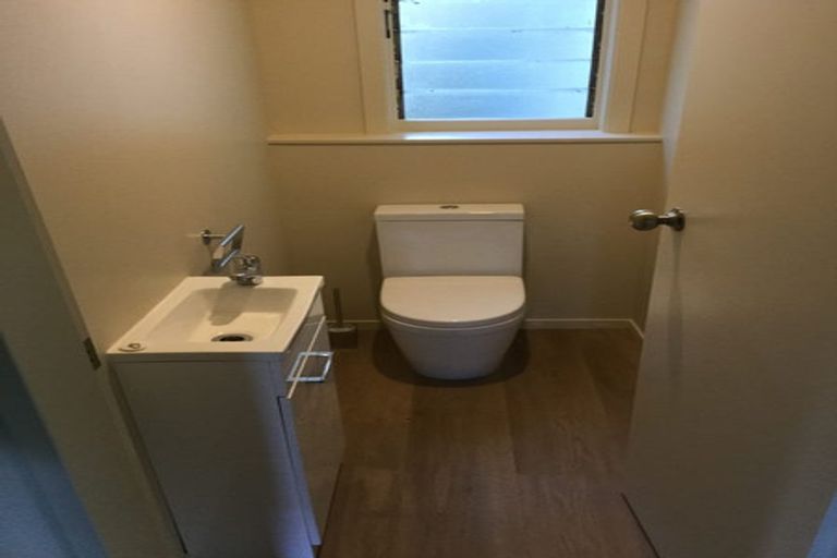 Photo of property in 72 Oxford Street, Tawa, Wellington, 5028