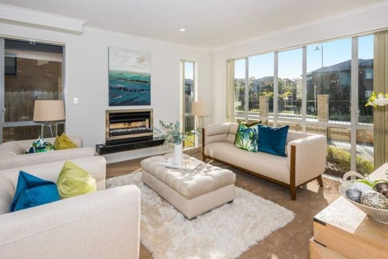 Photo of property in 3 Mulroy Place, Pinehill, Auckland, 0632