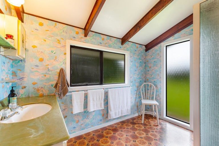 Photo of property in 76 Tawa Road, Kumeu, 0891