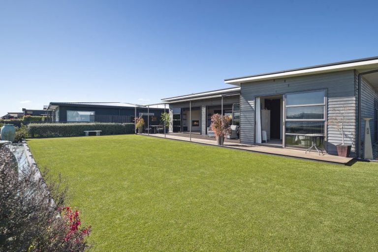 Photo of property in 9 Pukenamu Road, Rainbow Point, Taupo, 3330