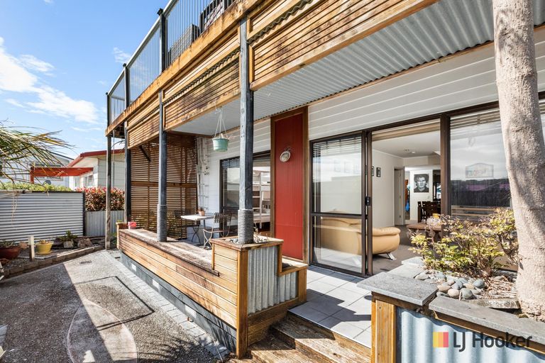 Photo of property in 28 Ocean View Road, Waihi Beach, 3611