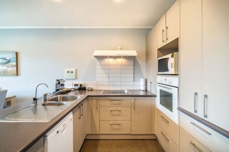 Photo of property in 2/99 Vauxhall Road, Devonport, Auckland, 0624