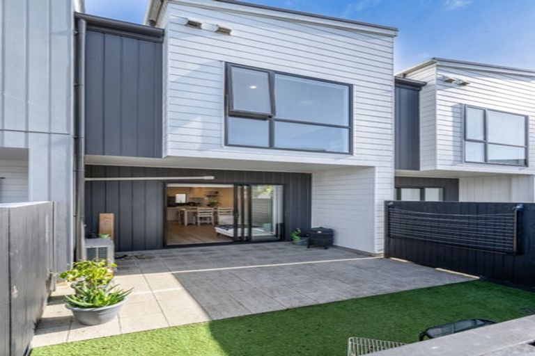 Photo of property in 4/47a Huntington Drive, Huntington Park, Auckland, 2013