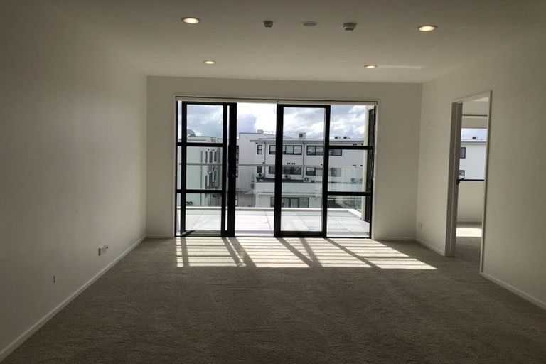 Photo of property in Apollo Apartments, 201/46 Rosedale Road, Rosedale, Auckland, 0632