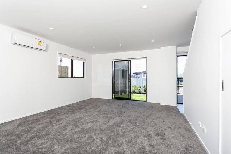Photo of property in 1/21 Karamu Street, Te Atatu Peninsula, Auckland, 0610