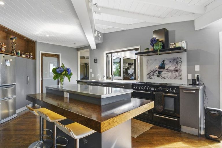 Photo of property in 412 Taupaki Road, Kumeu, 0892