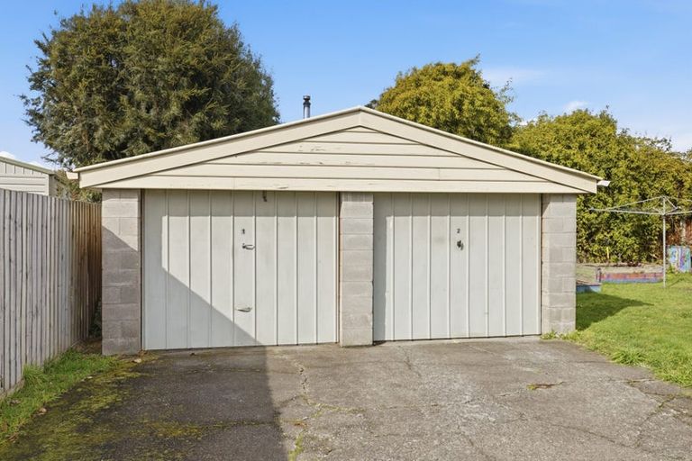Photo of property in 2/102 Wainoni Road, Avondale, Christchurch, 8061