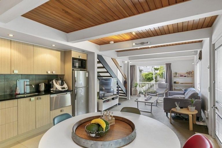 Photo of property in 24 Cottleville Terrace, Thorndon, Wellington, 6011