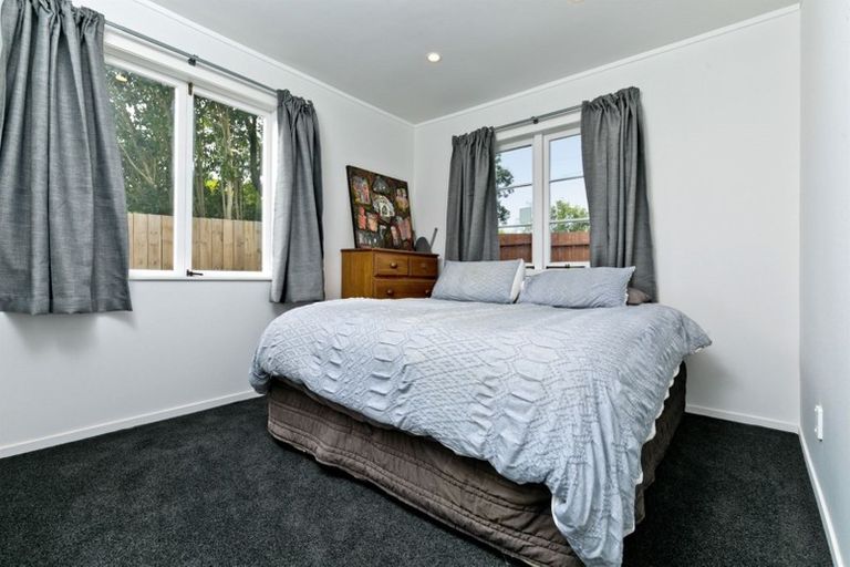 Photo of property in 122 Sunnyside Road, Sunnyvale, Auckland, 0612