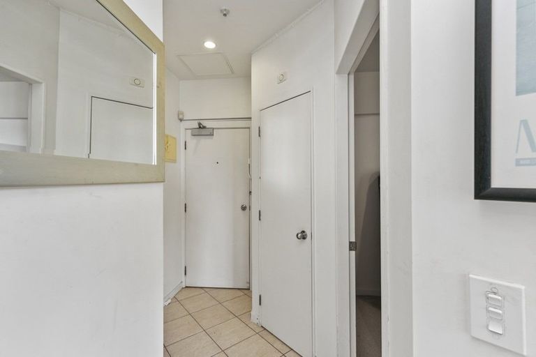 Photo of property in Terrace Tower Apartments, 10a/126 The Terrace, Wellington Central, Wellington, 6011