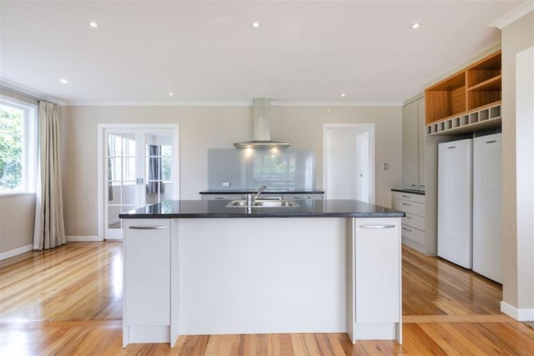 Photo of property in 15 Waione Avenue, Te Atatu Peninsula, Auckland, 0610
