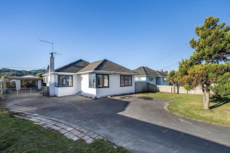 Photo of property in 28 Totara Street, Wainuiomata, Lower Hutt, 5014