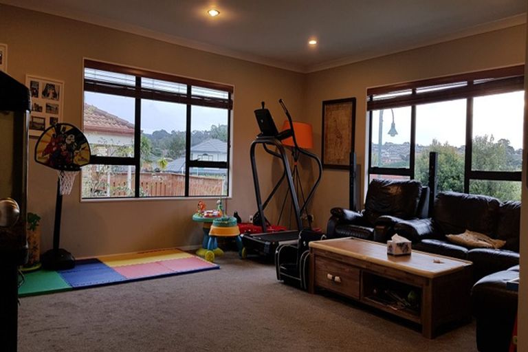 Photo of property in 21 Chadlington Avenue, Henderson, Auckland, 0612
