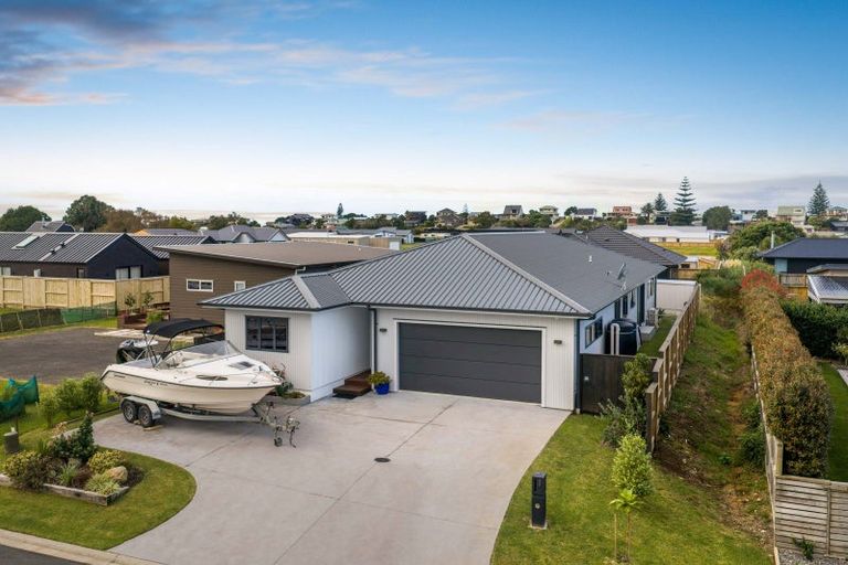 Photo of property in 48 Reel Road, Waihi Beach, 3611
