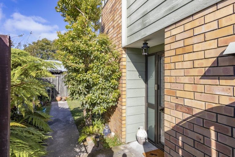 Photo of property in 2/4 Gatonby Place, Avonhead, Christchurch, 8042