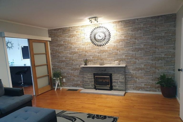 Photo of property in 28 Taupo Street, Green Bay, Auckland, 0604