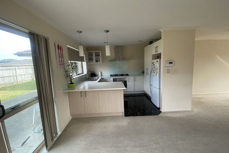 Photo of property in 106a Simpson Road, Henderson Valley, Auckland, 0614