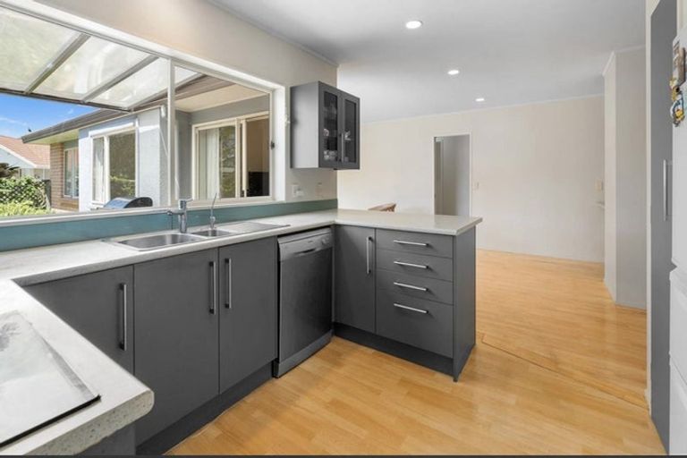 Photo of property in 18 Amberwood Drive, Northpark, Auckland, 2013