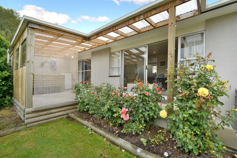 Photo of property in 37a Kinmont Crescent, Kinmont Park, Mosgiel, 9024