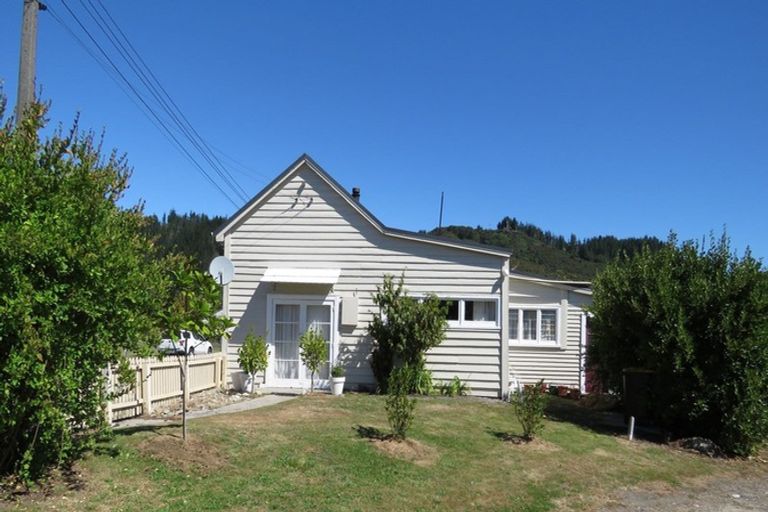 Photo of property in 2 Smith Street, Reefton, 7830