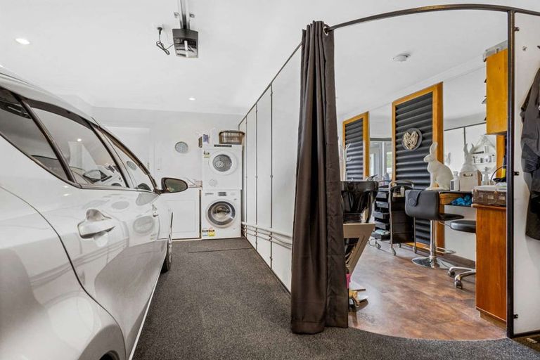 Photo of property in 10 Gregory Grove, Clive, 4102