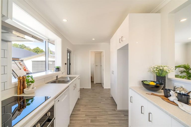 Photo of property in 5a Totara Park Road, Clouston Park, Upper Hutt, 5018