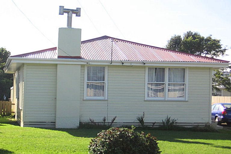 Photo of property in 24 Whanga Crescent, Titahi Bay, Porirua, 5022