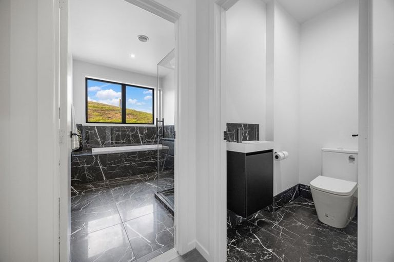 Photo of property in 1088 South Head Road, South Head, Helensville, 0874